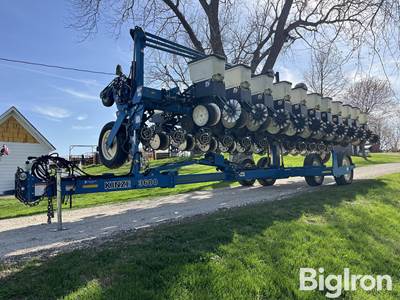 2006 Kinze 3600 Twin Line 12/23 Planter