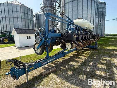 2013 Kinze 3600 16/31 CCS Planter