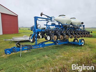 2015 Kinze 3600 12/23 Interplant Planter