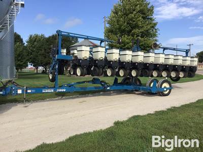 2000 Kinze 3600 12/23 Split Row Planter