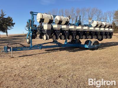 2002 Kinze 3600 TwinLine 12/23 Planter