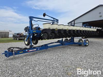 2023 Kinze 3605 16/31 Planter