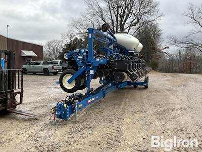 Kinze 3605 16/31 Row Planter