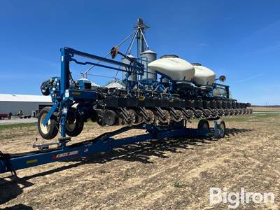 2023 Kinze 3605 Planter