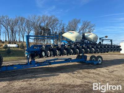 2017 Kinze 3660 16/32 Planter