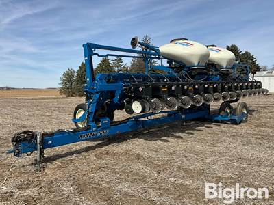 2013 Kinze 3660 16/31R Interplant Planter