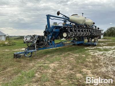 2014 Kinze 3660 16/31 Split Row Planter