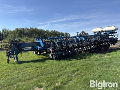 Kinze 3800 36R30 90' Planter