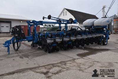 Kinze 4905 24R30 Planter