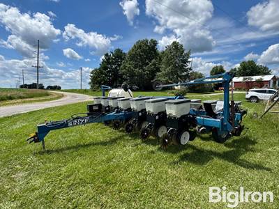 Kinze DF 8/15 Planter