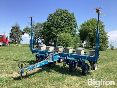 Kinze PT 6R30” Planter