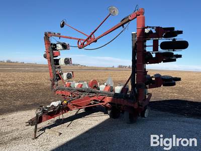 White 5100 12 Row 30”Planter