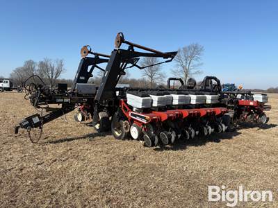 White 6500 16/31 Planter