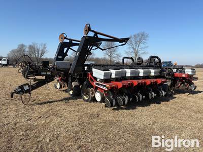 White 6500 16/31 Planter