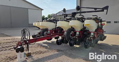 White 8202 White 12R30 Planter