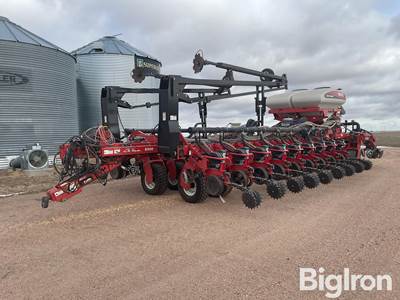 White 8500 24R30 Planter