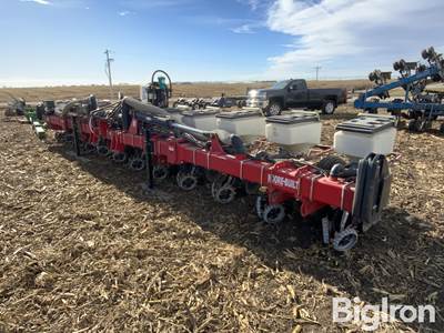 White 8722 12R30 Planter