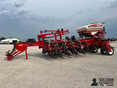 White 8800 16R30 CFS Planter