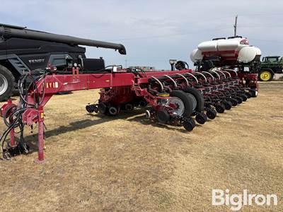 2012 White 8824 24R30" Planter