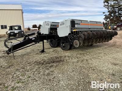 CrustBuster 4025 All Plant DD40X7.5 Grain Drill