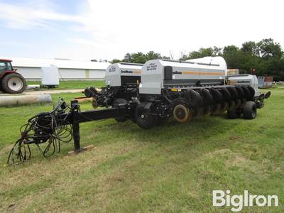 CrustBuster 4840 10 x 48 No Til Drill w/Liquid Fertilizer