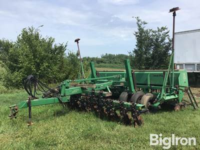 Great Plains Solid Stand 15 w/ Coulter Caddy