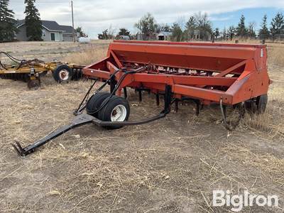 International 7100 Hoe Drill