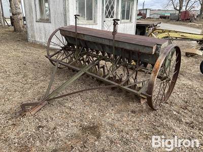 John Deere / Van Brunt Pull-Type Drill