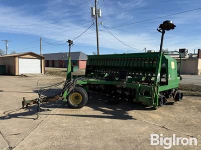 John Deere 1560 Drill
