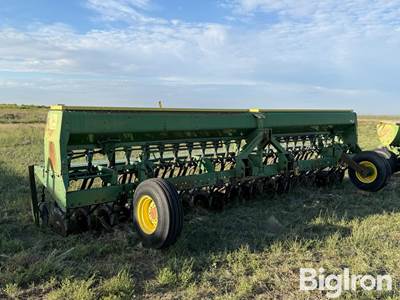 John Deere 520 20’ Double Disc Drill