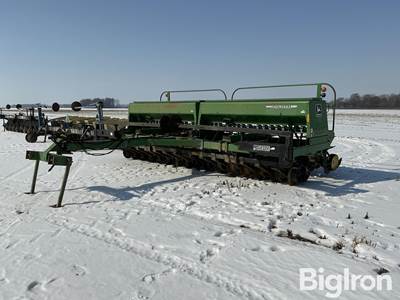 John Deere 750 No Till Drill