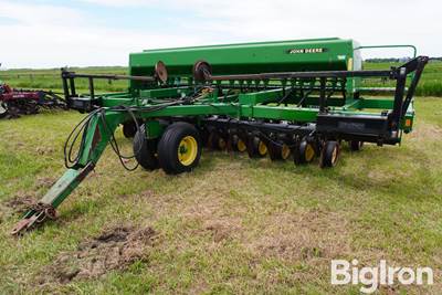 John Deere 750 15' No Till Grain Drill w/Extensions & Markers