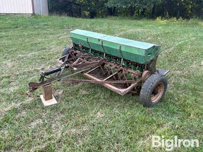 John Deere 750 FB A 12 Row Pull-Type Drill