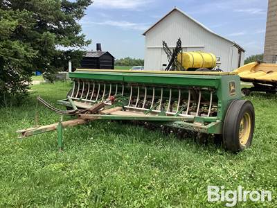 John Deere 8300 Pull-Type Grain Drill