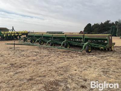 John Deere 9300 Hoe Drill