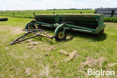 John Deere 9350 20' w/6" Spacing Drills