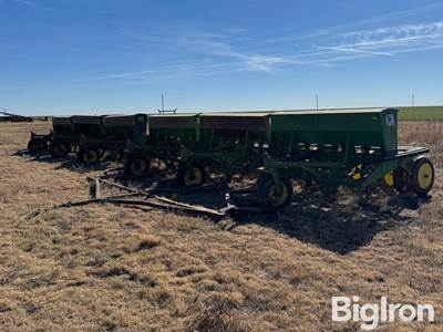 John Deere LZ812 Hoe Drill