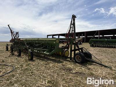 John Deere LZ812 Hoe Drill