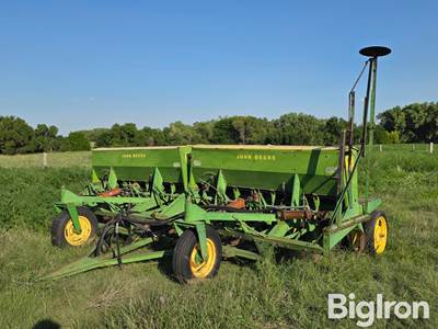 John Deere LZ812 Hoe Drills
