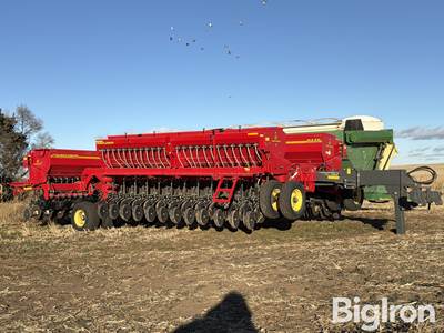 Sunflower 9435 No-Till Double Disc Grain Drill w/Grass Seed Attachment