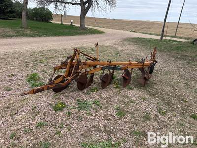 Allis-Chalmers 5-Bottom Snap Coupler Plow