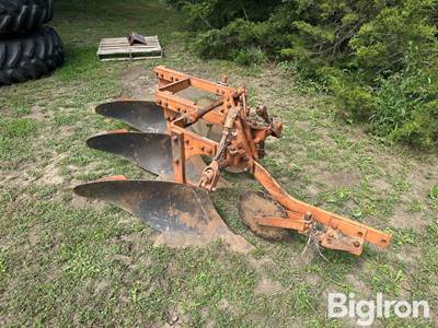 Allis-Chalmers 3-Bottom Snap Coupler Plow