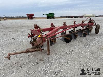 Case IH 720 6-Bottom Plow