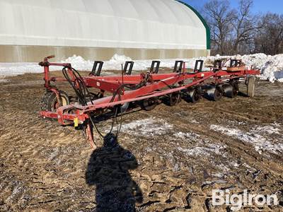Case IH 720 7 bottom plow