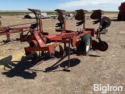 International 140 4-18” Roll-Over Plow