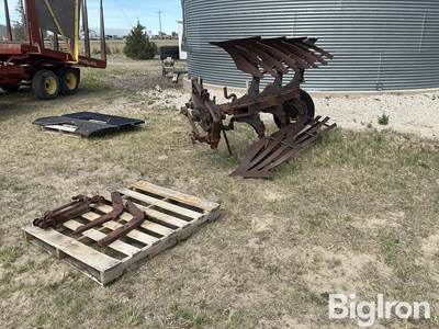 International 314 Reversible Moldboard Slat Plow