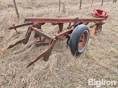 International Harvester 4-FTC43 Moldboard Plow