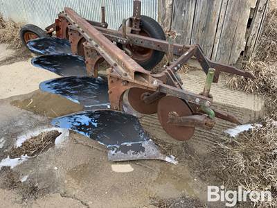 International 411 Plow