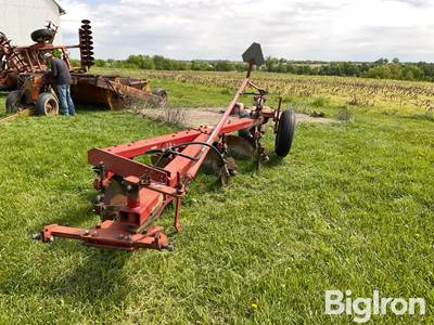 International 510 Moldboard Plow