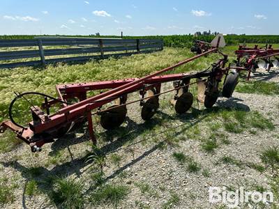 International 510 5 Bottom Plow